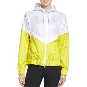NWOT - NIKE WOMENS WINDRUNNER ZIP UP JACKET